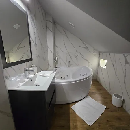 Face 3 Center Apartman