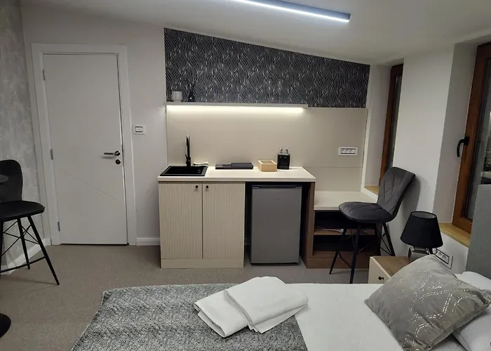 Face 3 Center アパート