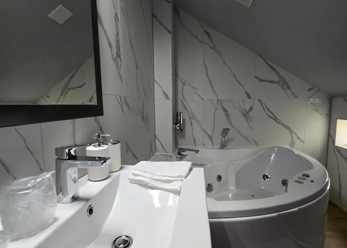 Face 3 Center スボティツァ